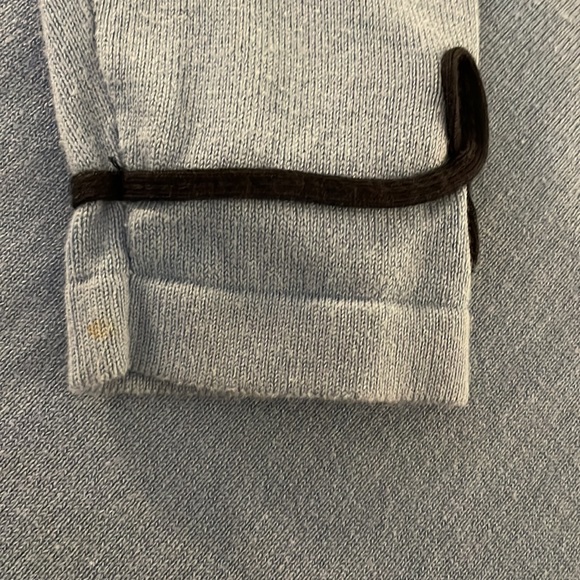 Gorgeous vineyard vines sweater - Picture 3 of 6